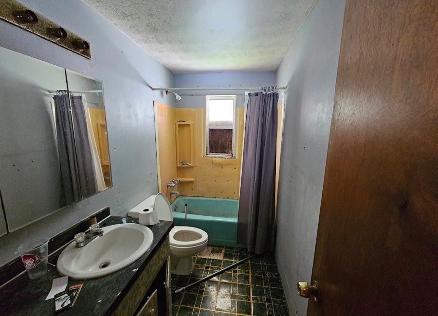 594 Clermont Ave S before renovation
