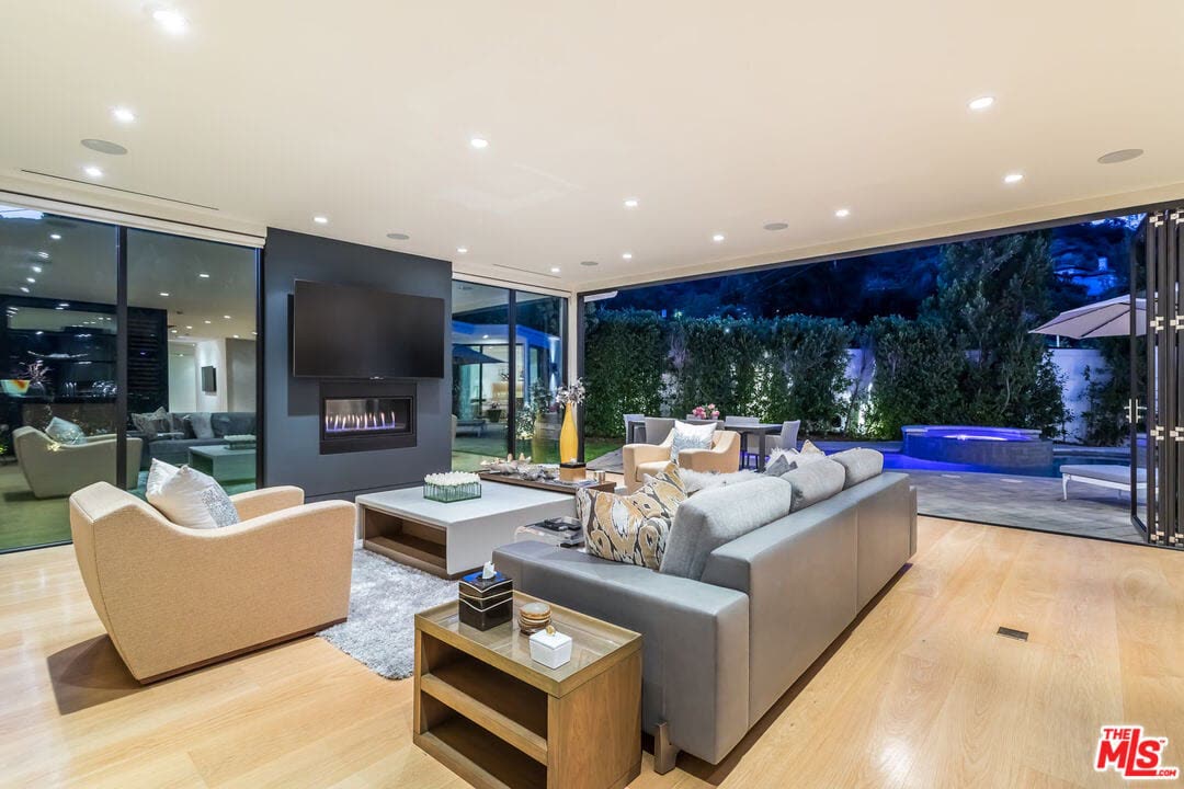 Beverly Hills photo 3