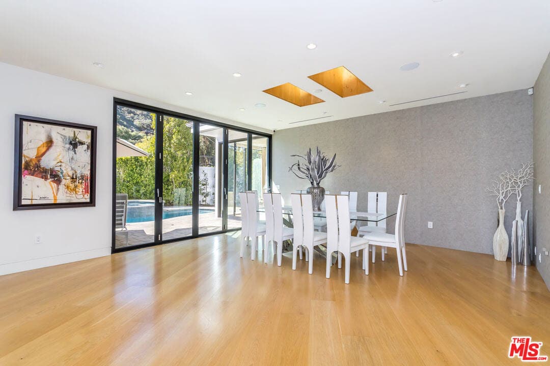 Beverly Hills photo 4