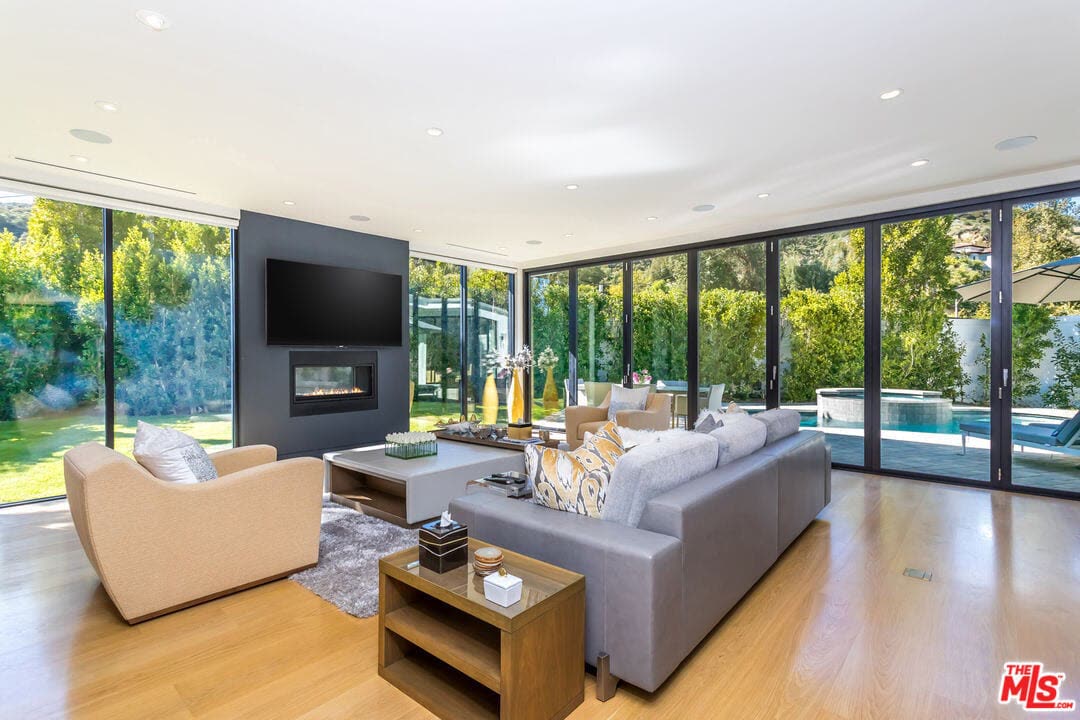 Beverly Hills photo 6