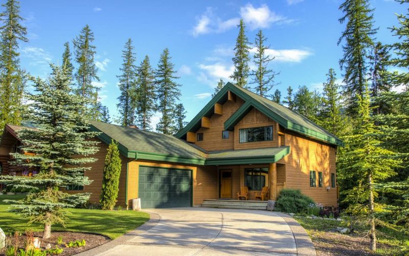 6409 Emerald Cir