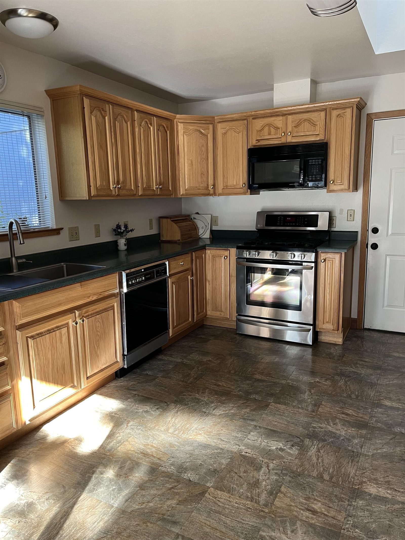 925 Woodside Drive — photo 13