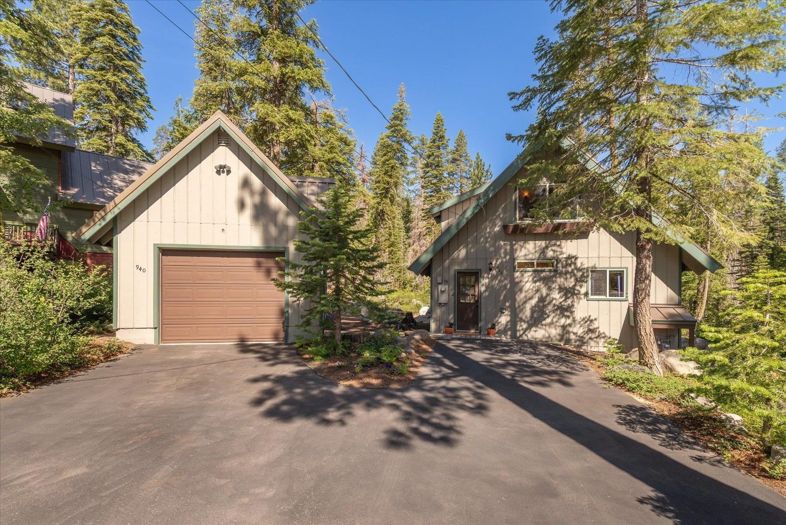 940 Woodside Court — photo 2
