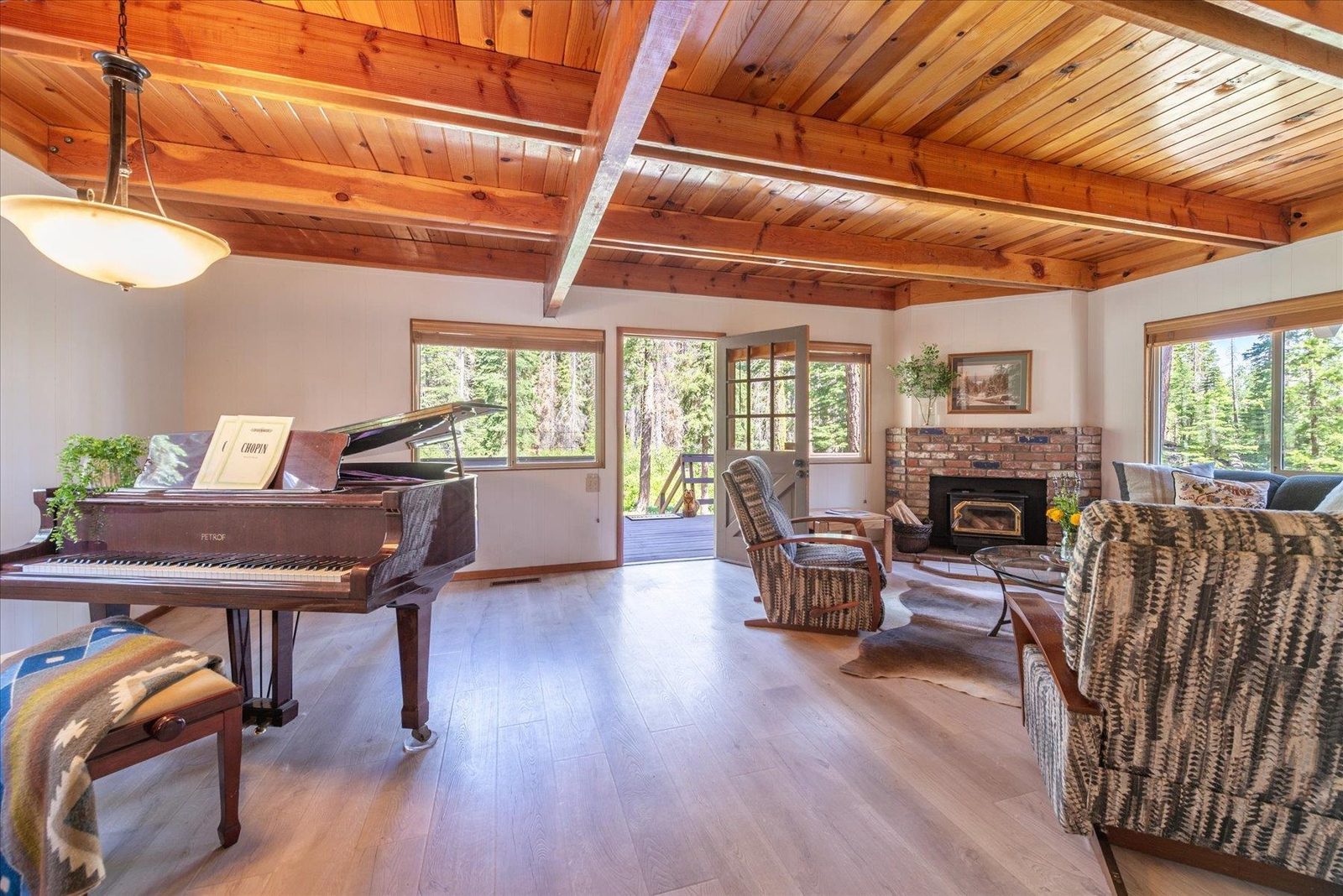 940 Woodside Court — photo 4