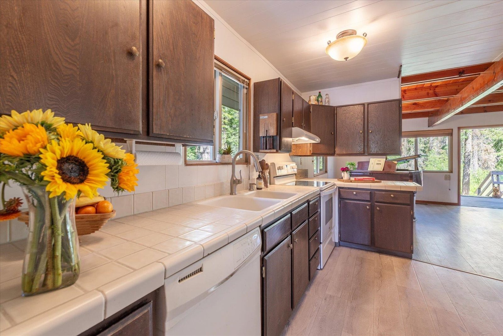 940 Woodside Court — photo 10