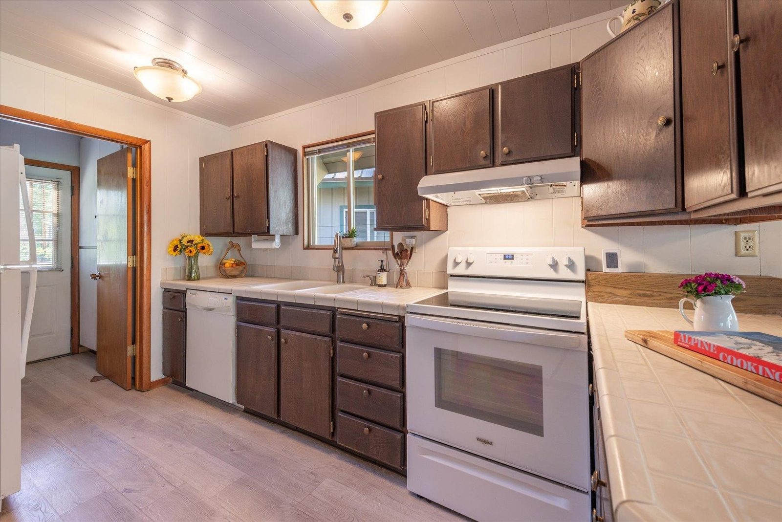 940 Woodside Court — photo 11