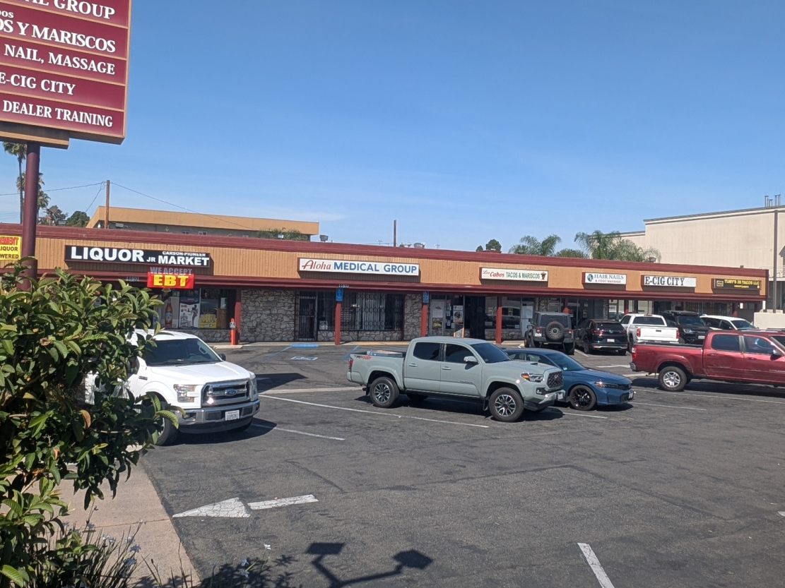 11801–11813 Carson Ave, Hawaiian Gardens