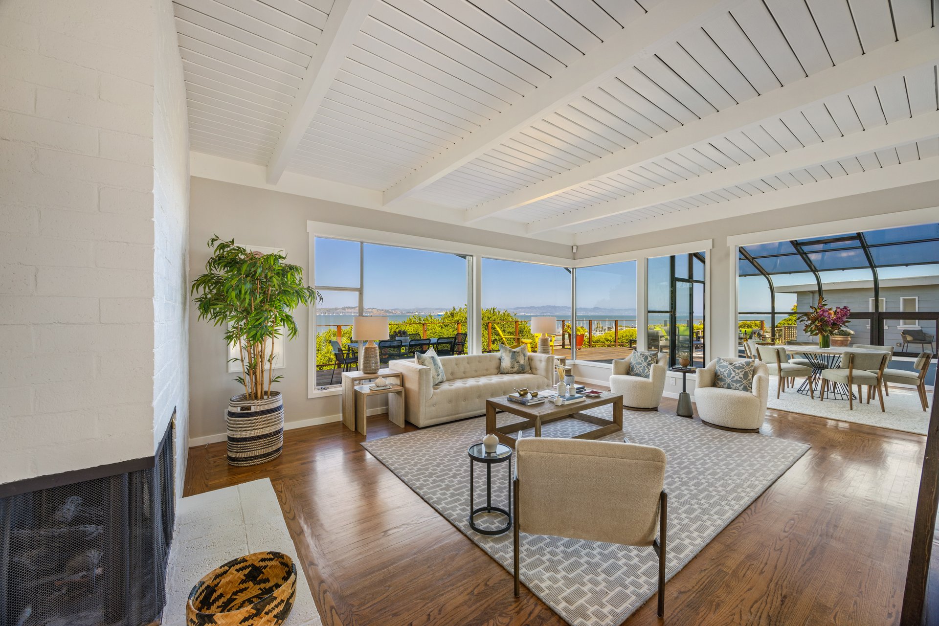 4810 Paradise Drive