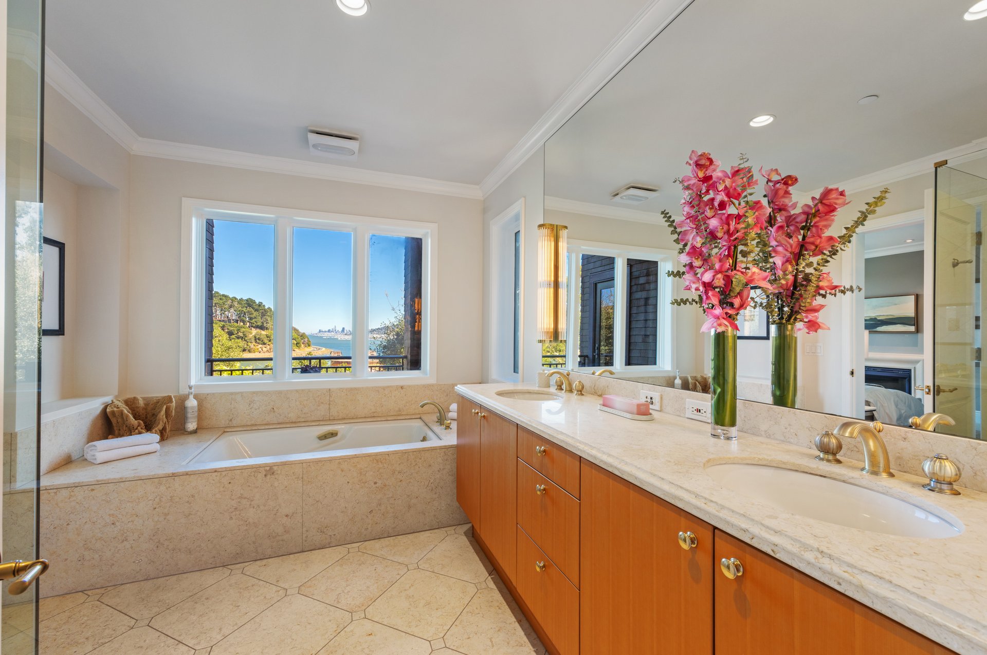 62 De Silva Island Drive