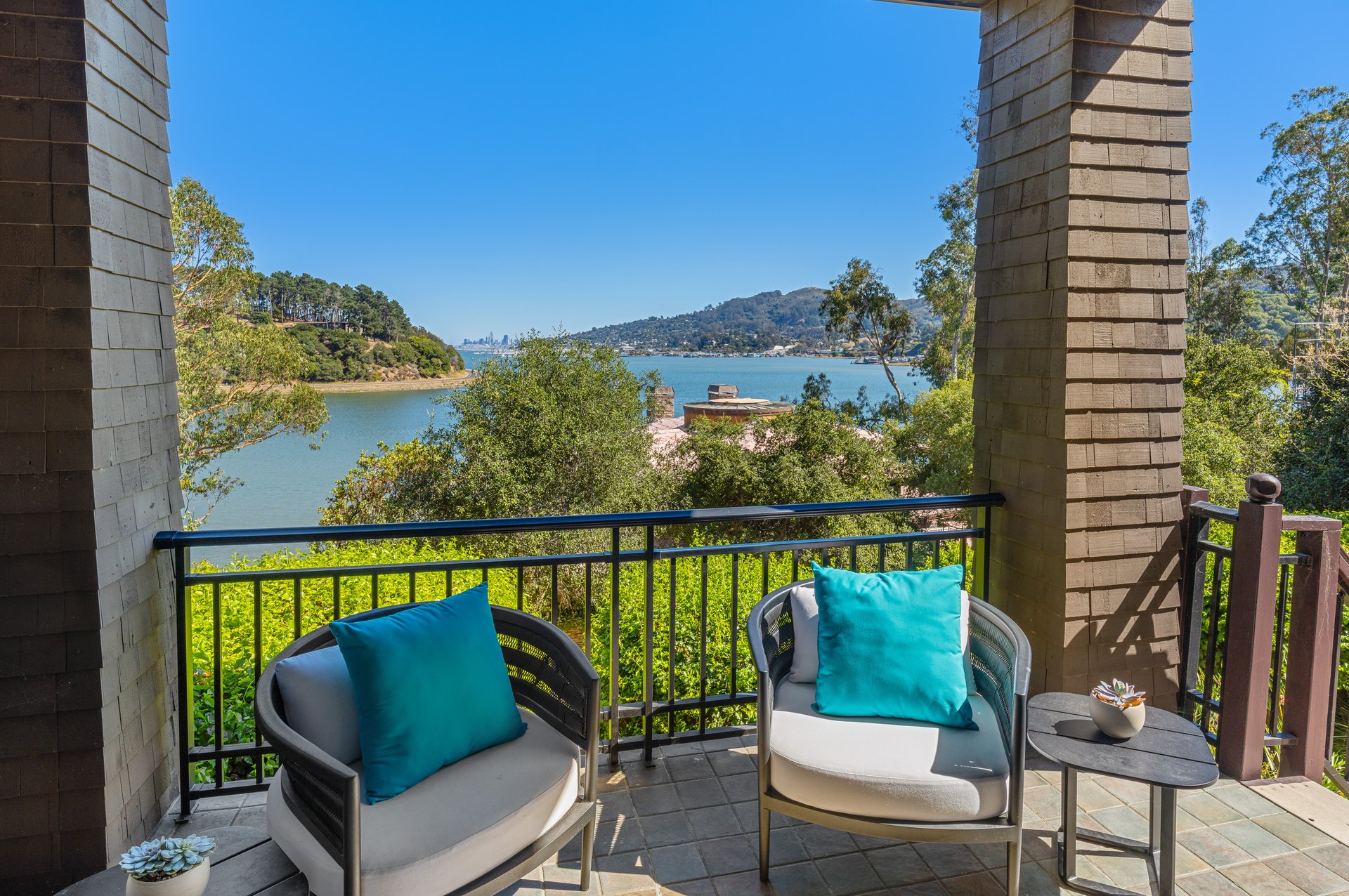 62 De Silva Island Drive