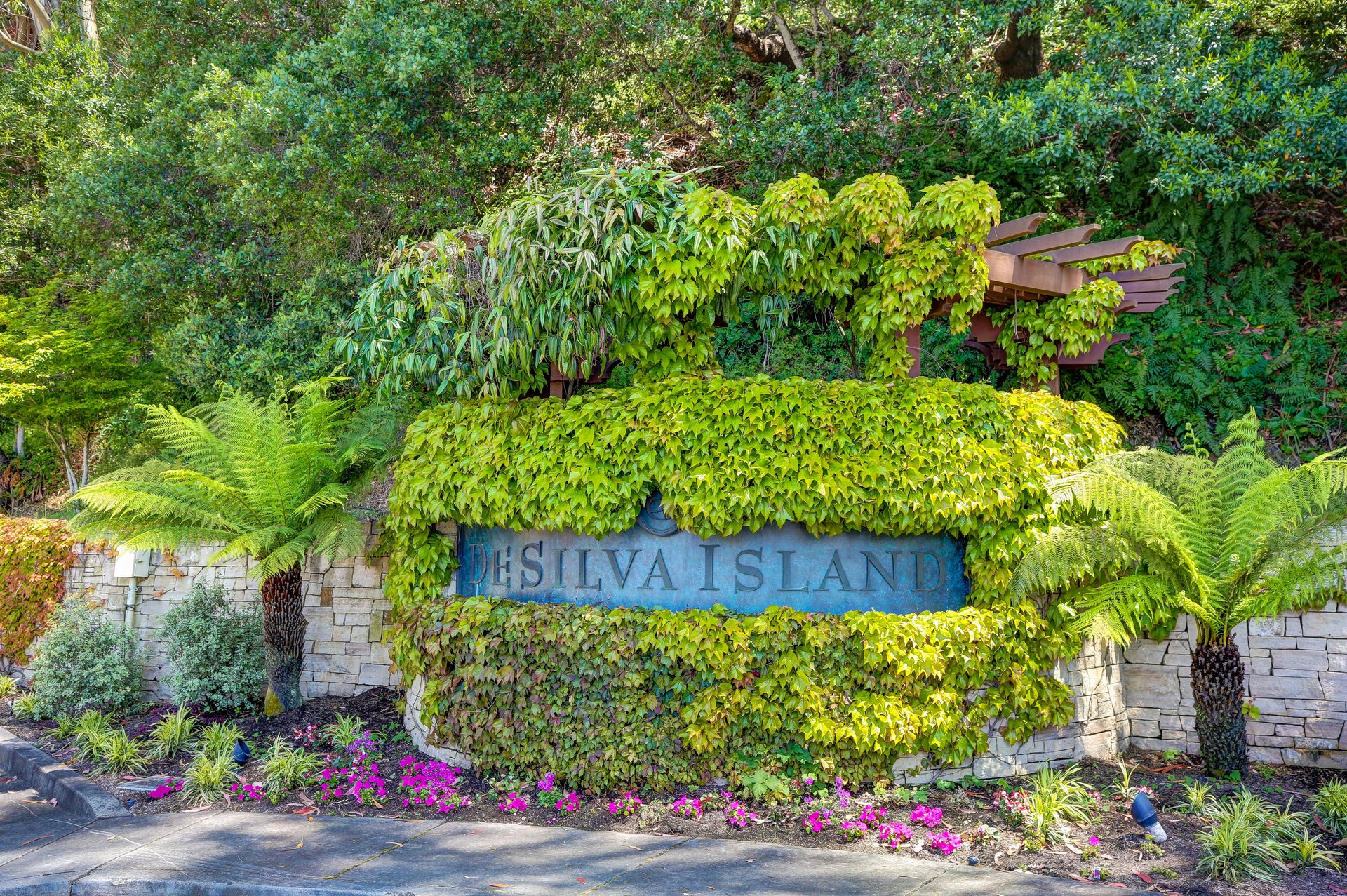 87 De Silva Island Drive
