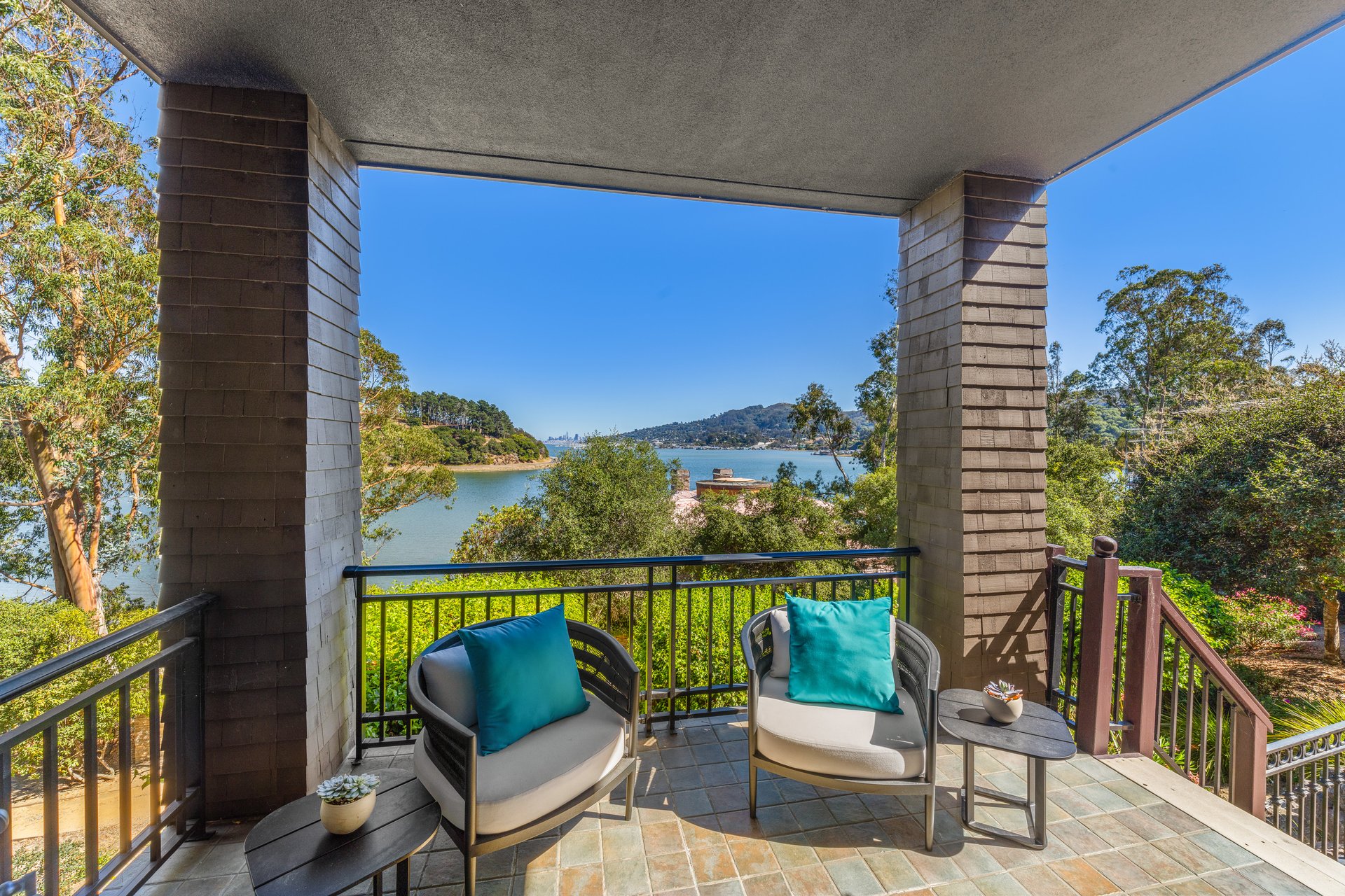 62 De Silva Island Drive