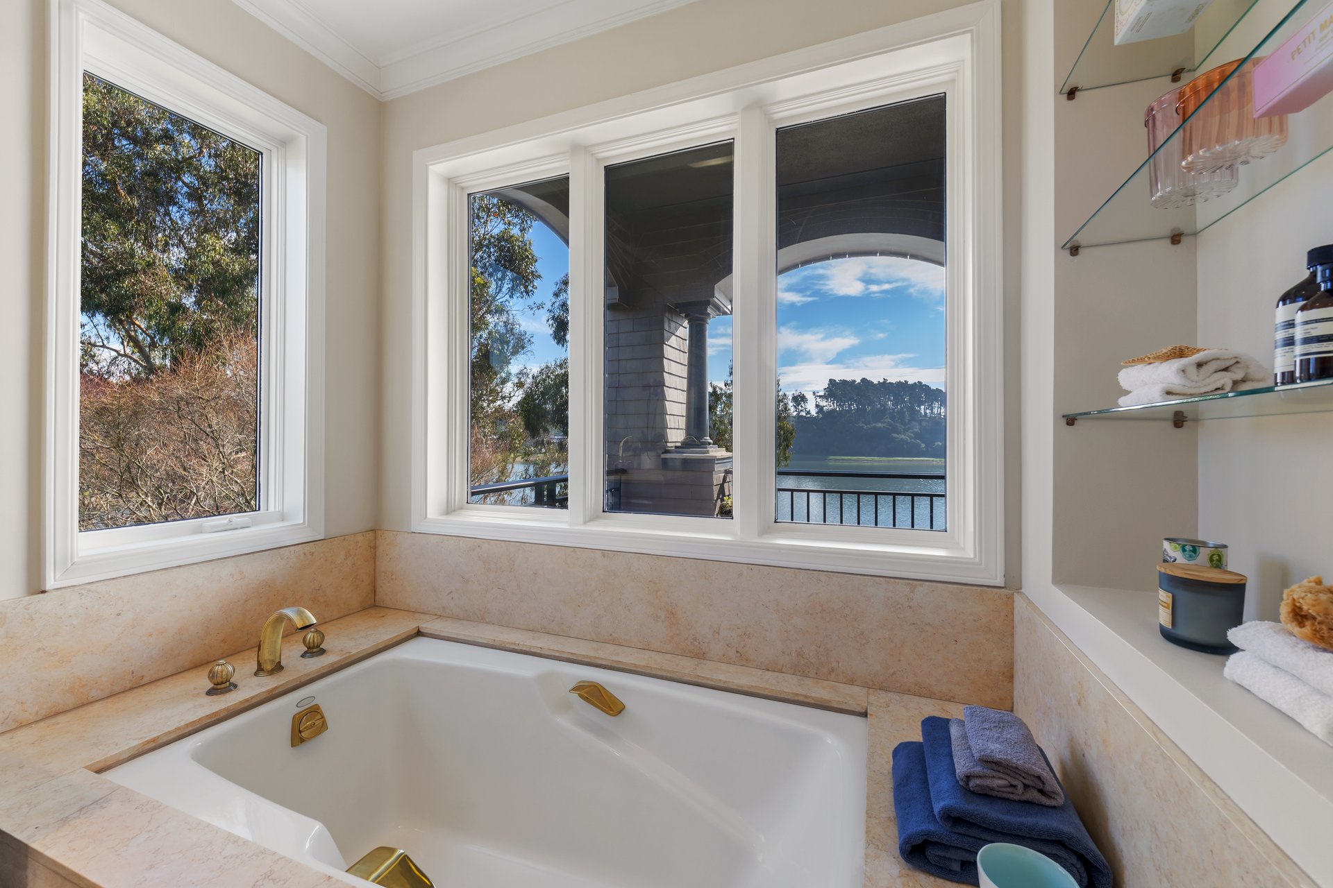 87 De Silva Island Drive