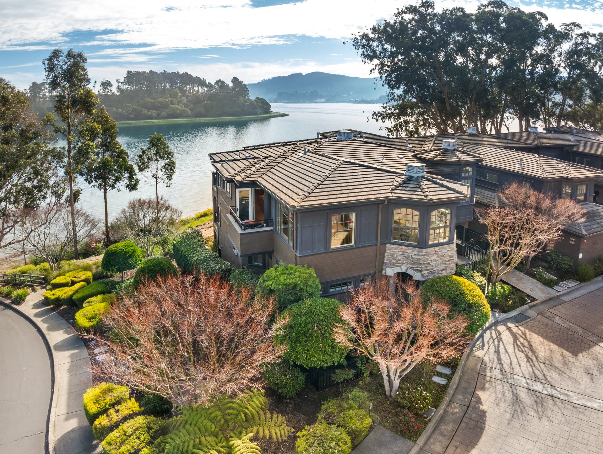 87 De Silva Island Drive