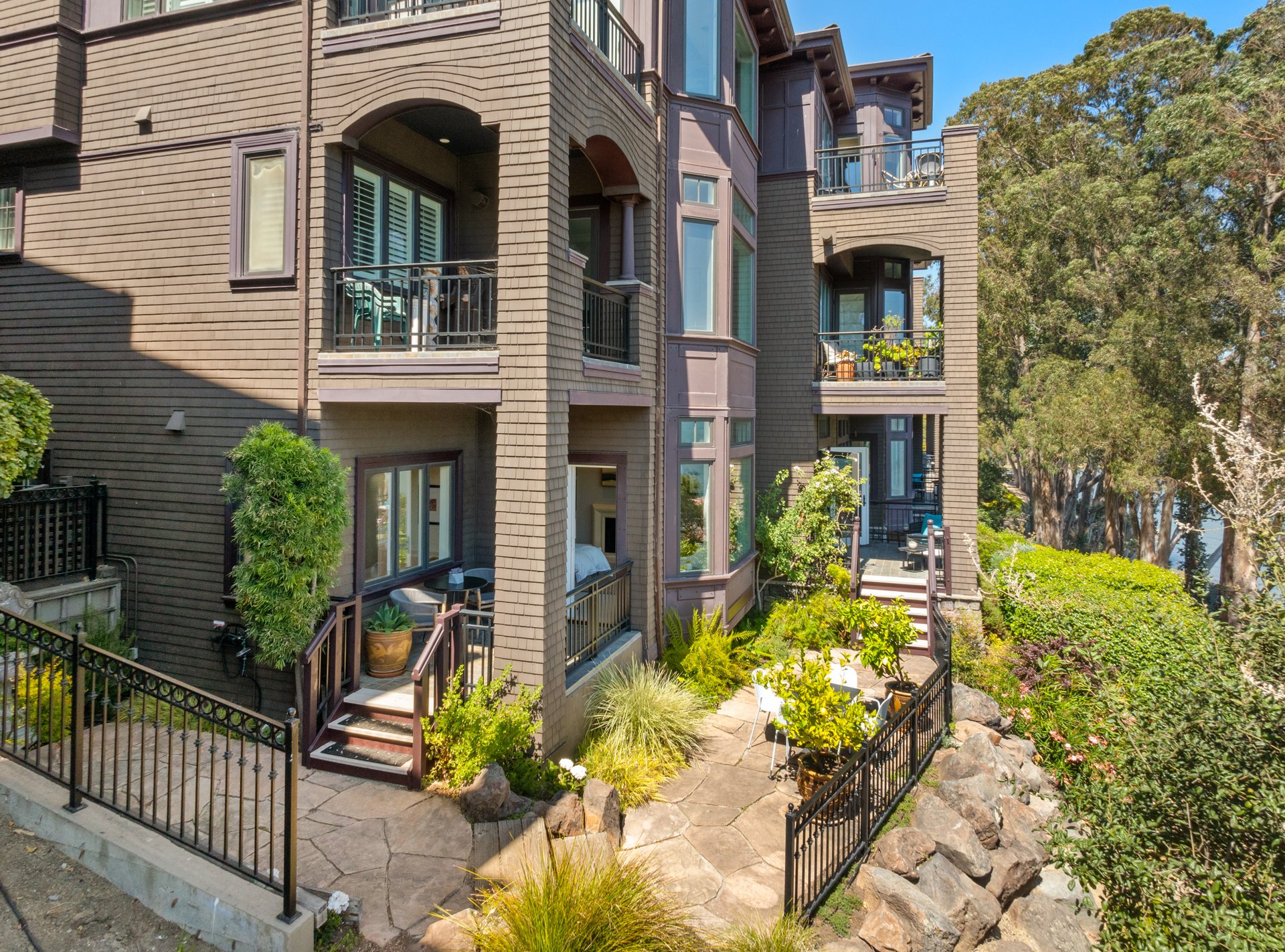 62 De Silva Island Drive