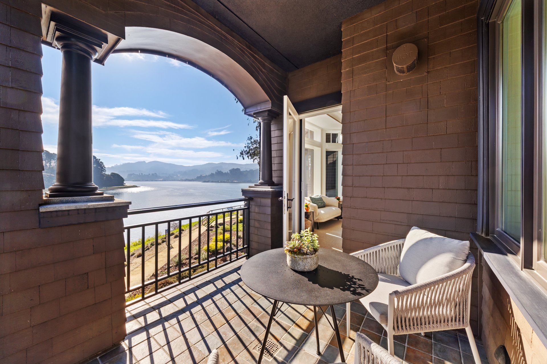 87 De Silva Island Drive
