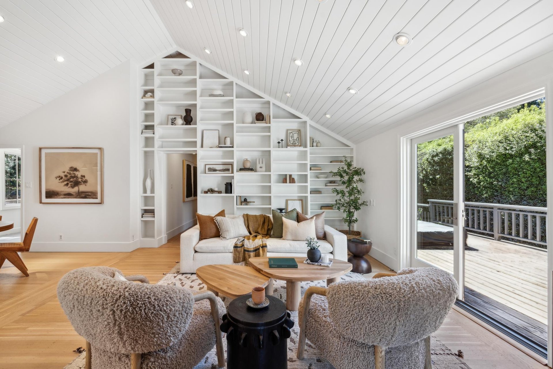 132 Del Casa Drive