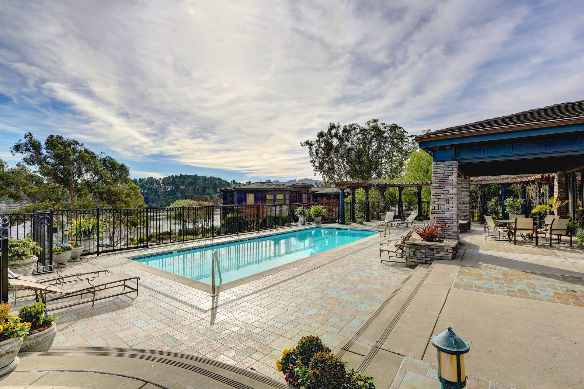 87 De Silva Island Drive