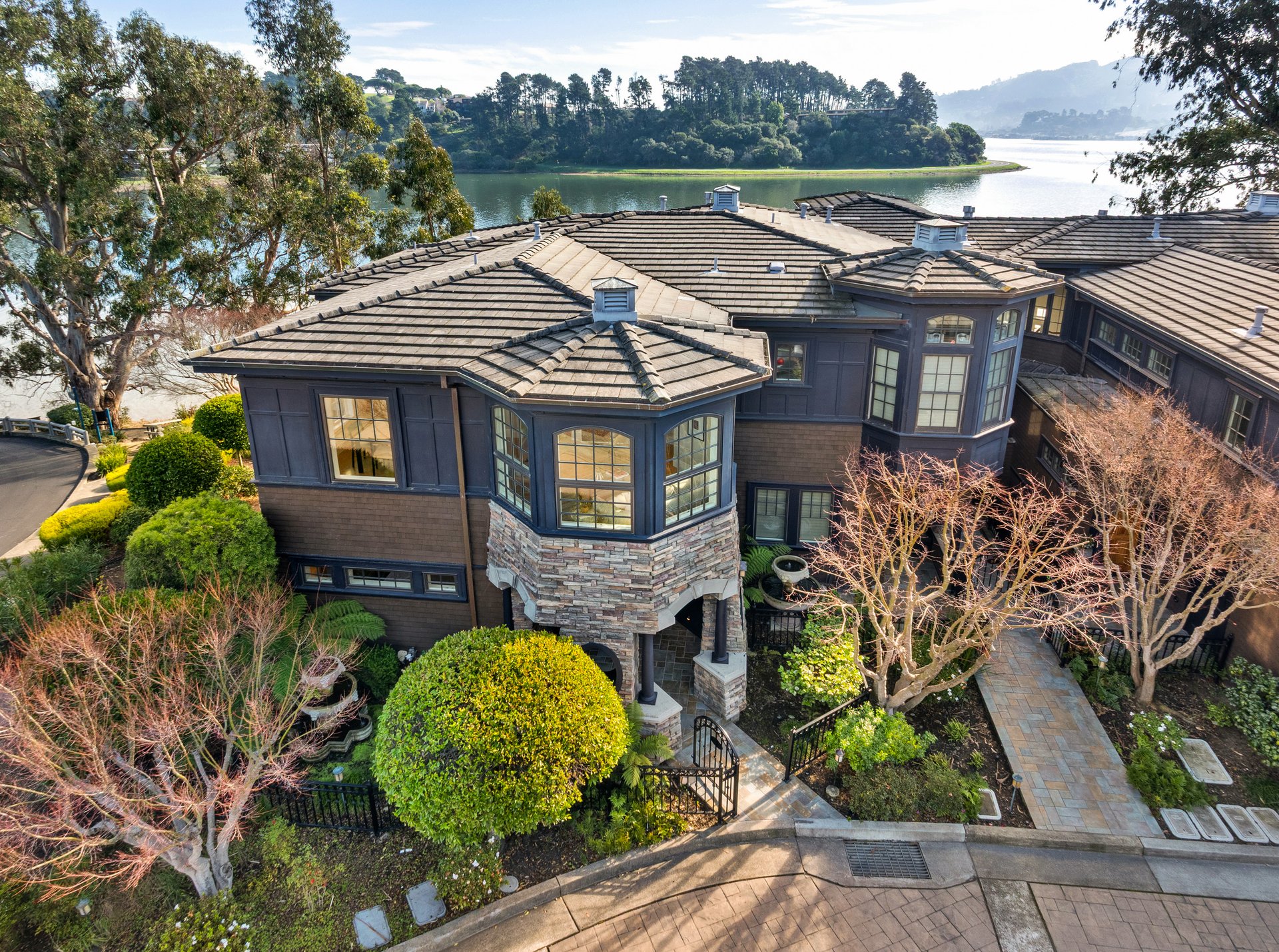 87 De Silva Island Drive