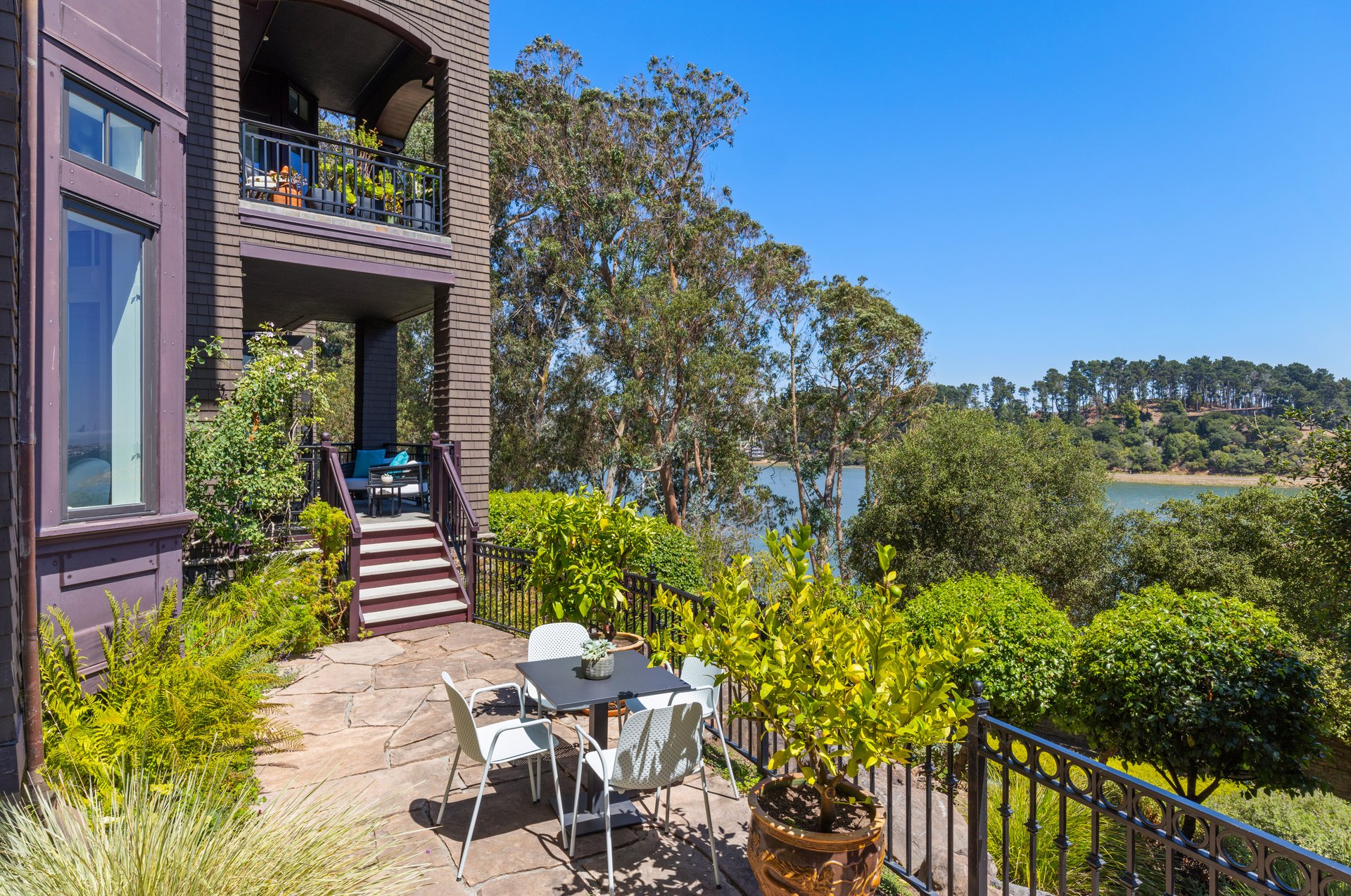 62 De Silva Island Drive