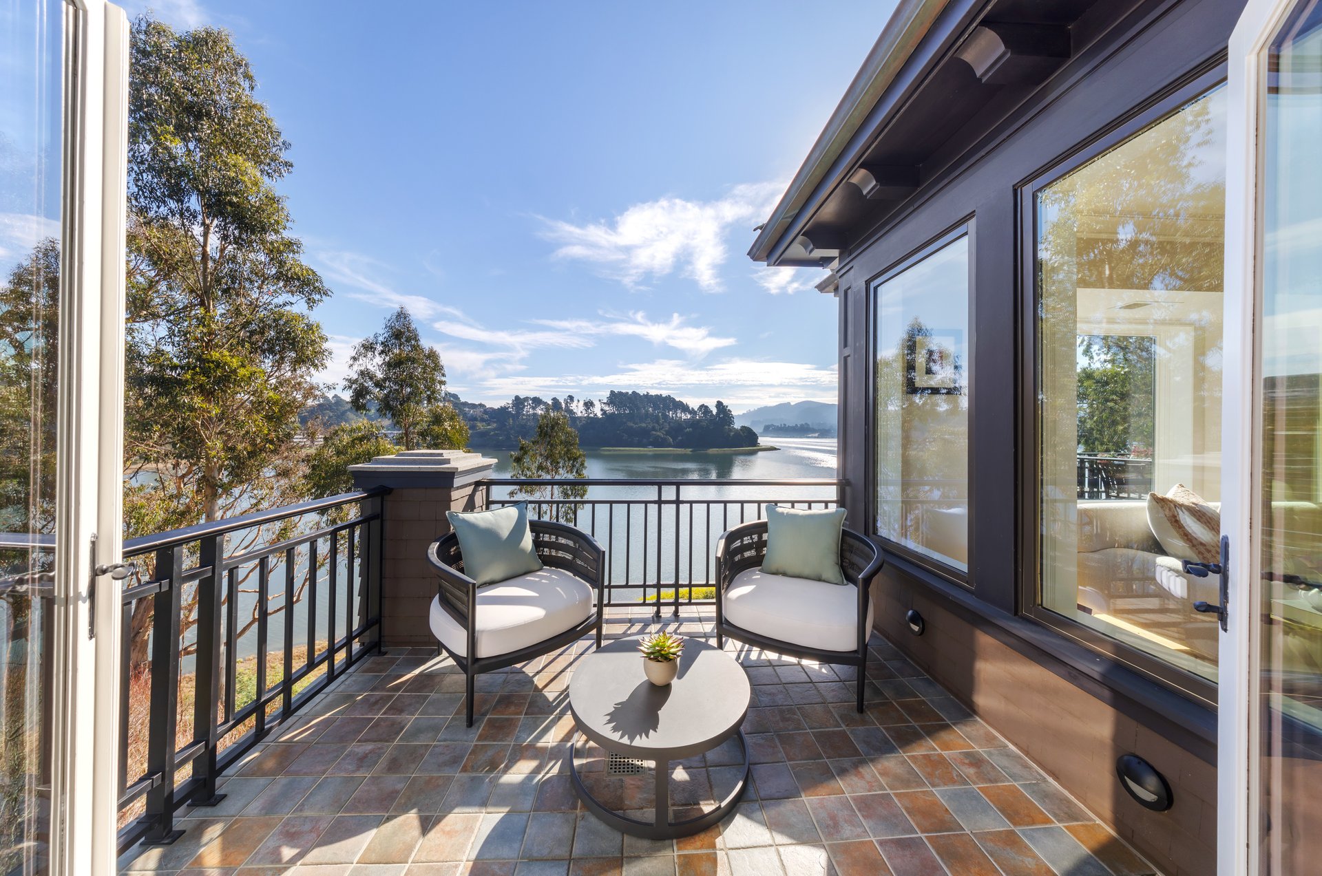 87 De Silva Island Drive