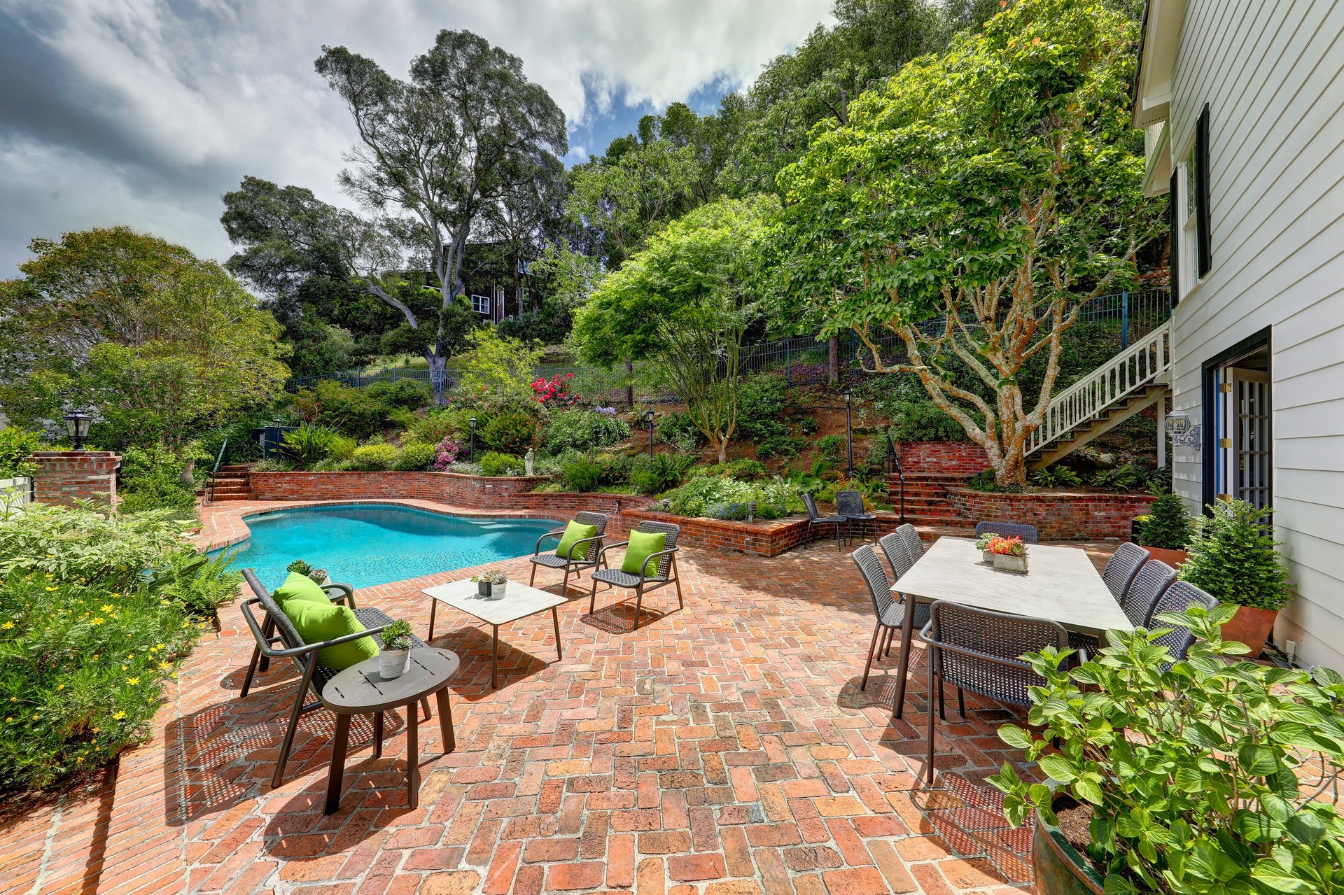 4881 Paradise Drive