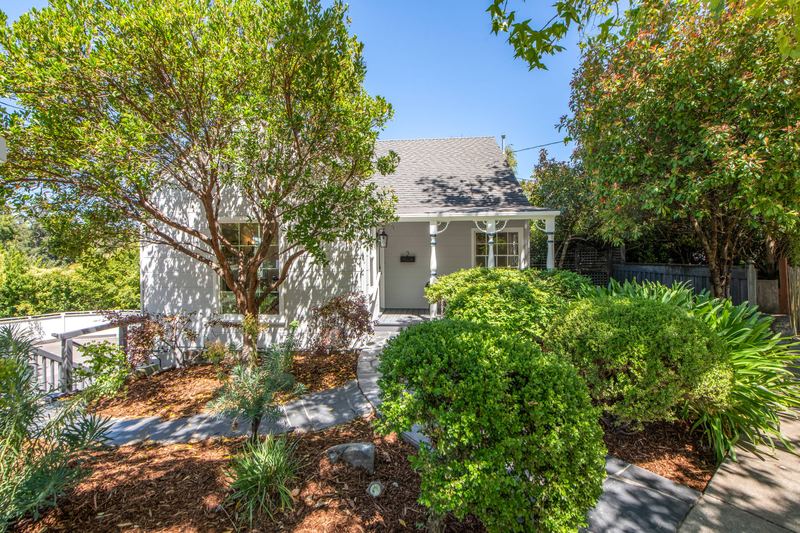 2 Magnolia Avenue