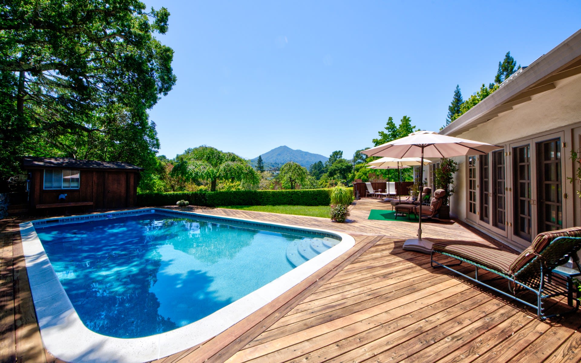 110 La Cuesta Drive