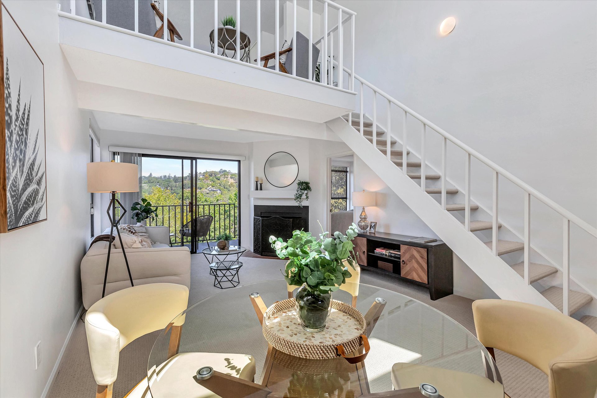 818 Via Casitas