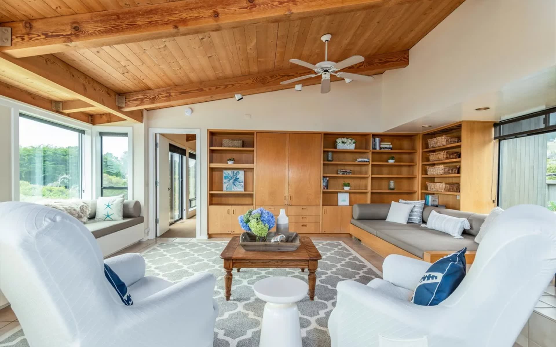 140 Cabrillo Close